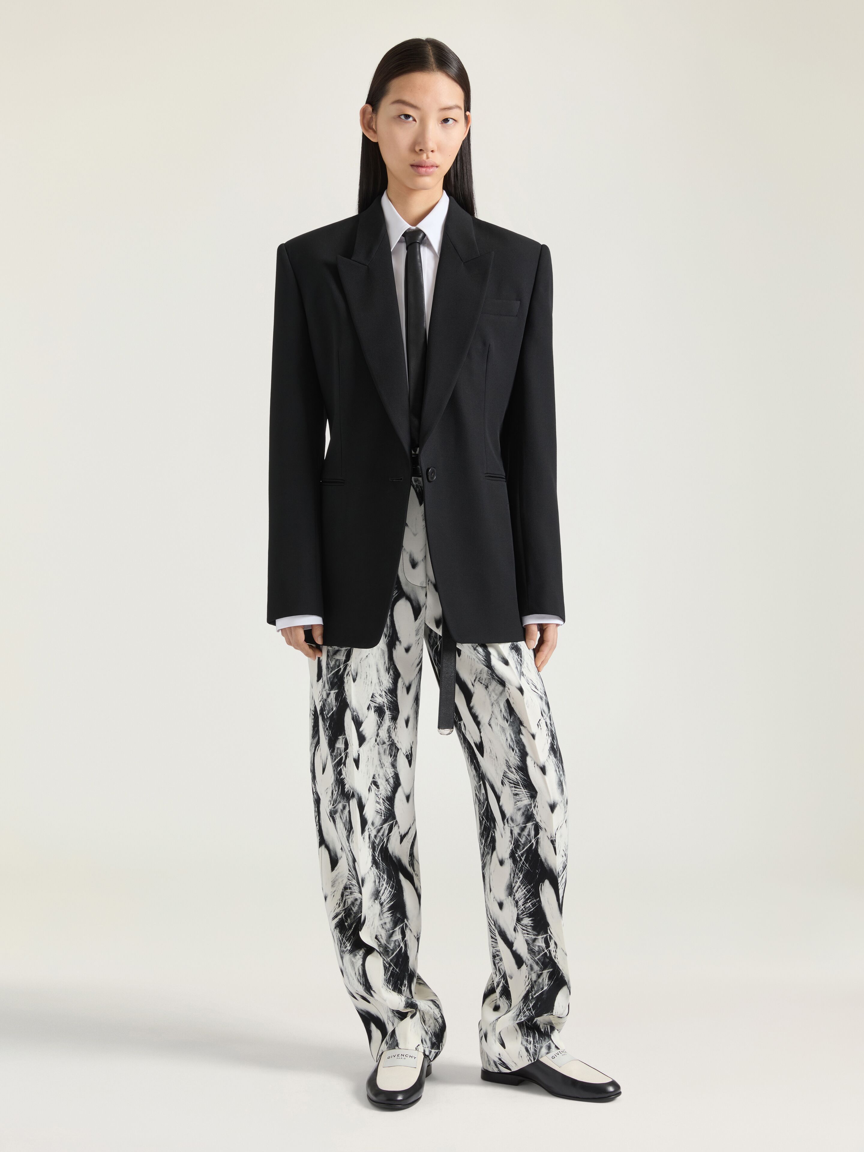 Boxy single beasted jacket in wool